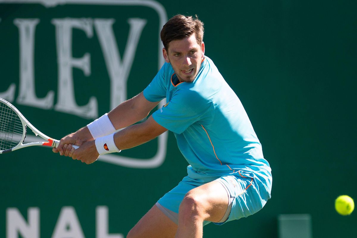 Cameron Norrie stretching to play a backhand